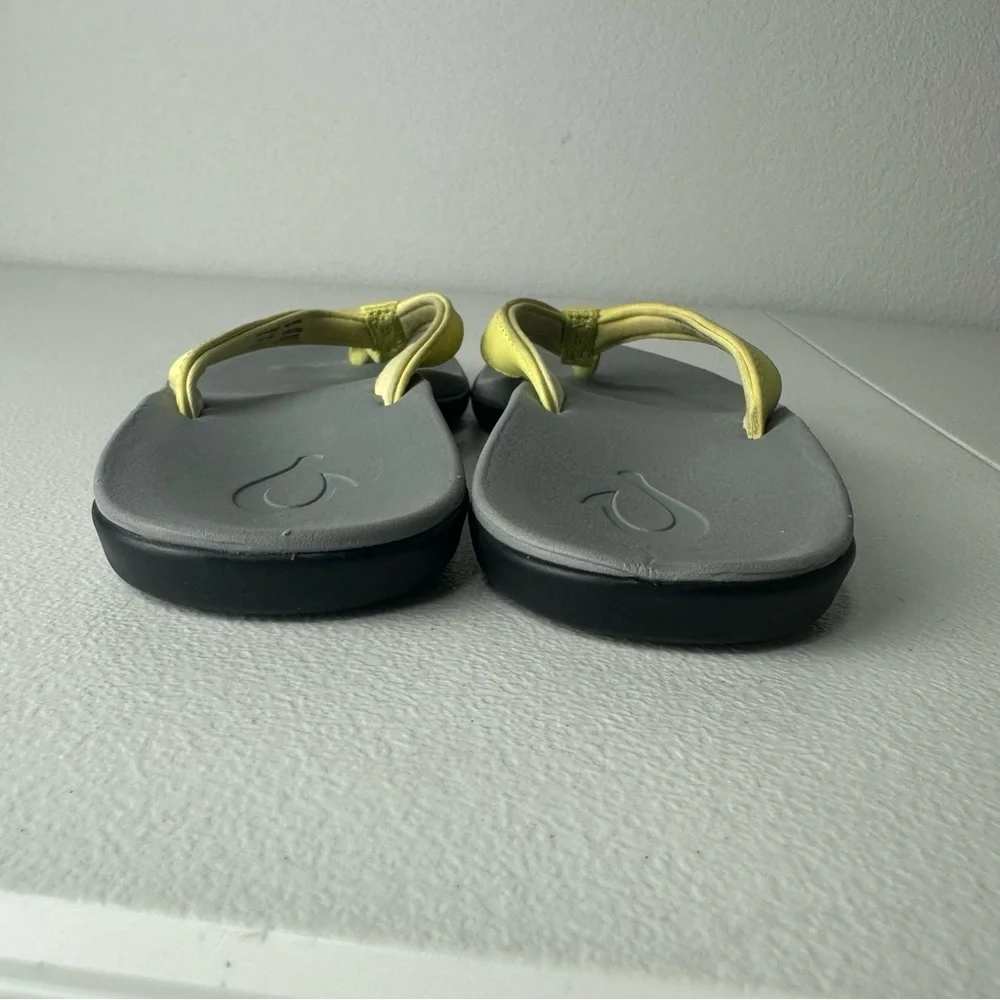 OluKai Girls Yellow Gray Black Ho’opio Thong Summer Outdoor Sandals Flip Flops 3